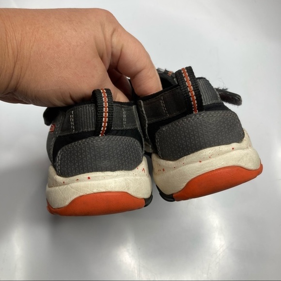 Keen sandals size 1Y - Picture 8 of 9